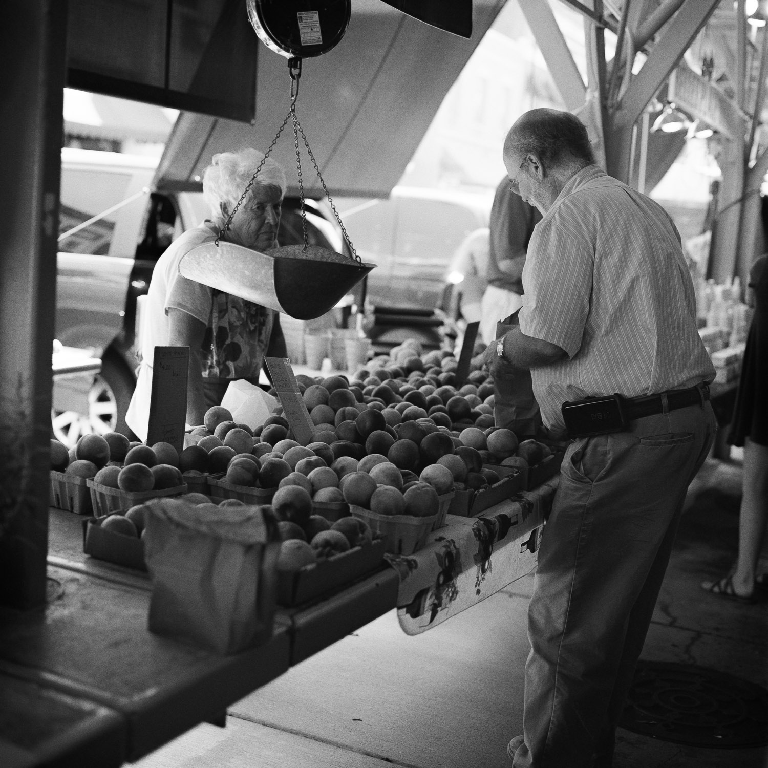 person buying produce at the farmers market